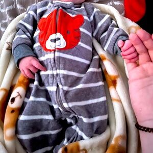 Baby’s onsie Carter’s brand
Smoke free, pet free home
Only worn once